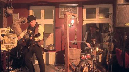 Den Galgen immer dabei. Big Eddy und der Hühnerdieb lassen’s krachen.