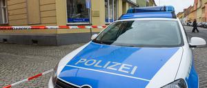 In dieser Bankfiliale in Jüterbog ist ein Geldautomat gesprengt worden.