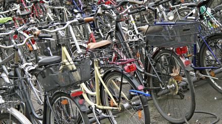 Die Fahrradstation am Bahnhof Charlottenhof wird erweitert.
