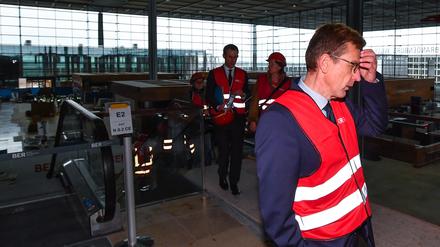 BER-Flughafenchef Karsten Mühlenfeld droht der Rausschmiss.