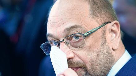 Nah dran. Martin Schulz beim Besuch der Firma Pedag.
