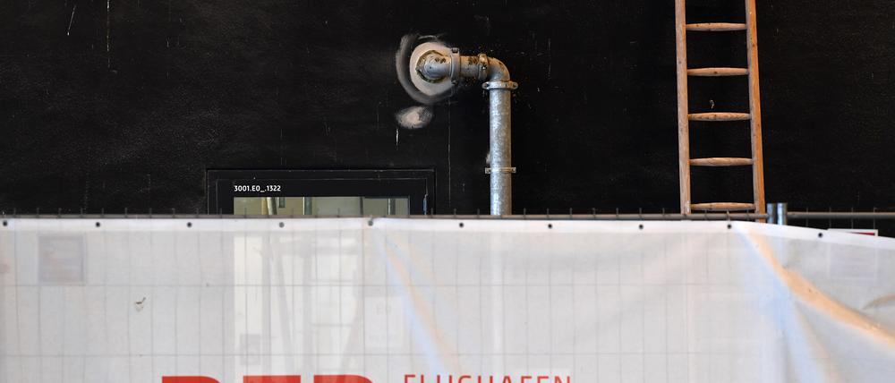 Viermal musste die BER-Eröffnung schon verschoben werden, nun scheint auch der fünfte Termin zu platzen.