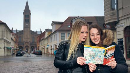 Wo geht es lang? Ob Tourist oder Neu-Potsdamer – ein Stadtführer ist in beiden Fällen hilfreich. Aber auch die sozialen Netzwerke liefern Informationen und Kontakte.