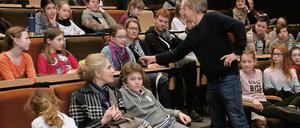 Regisseur Andreas Dresen erklärte rund 200 Interessenten am Beispiel seines neuen Films "Timm Thaler" wie ein Film gemacht wird - im Dialog.