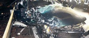 Wrack. Einer der Unfallwagen am Freitagabend auf der B 2.