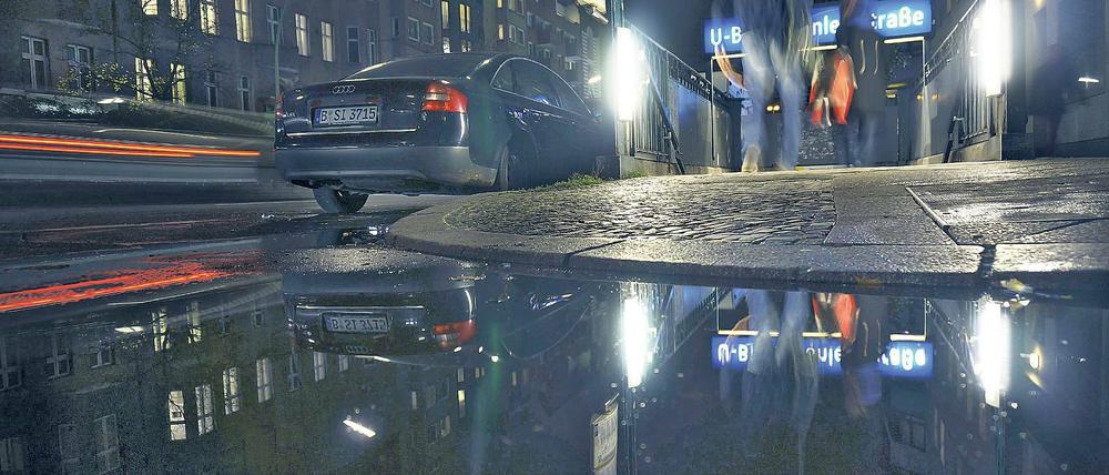 Tatort U-Bahnhof Schönleinstraße. Die Flüchtlinge hätten den Tod des Obdachlosen in Kauf genommen, als sie den Schlafenden anzündeten, sagt die Staatsanwaltschaft. Auch am Kottbusser Tor wird eine zunehmende Kriminaltätsbelastung beklagt.