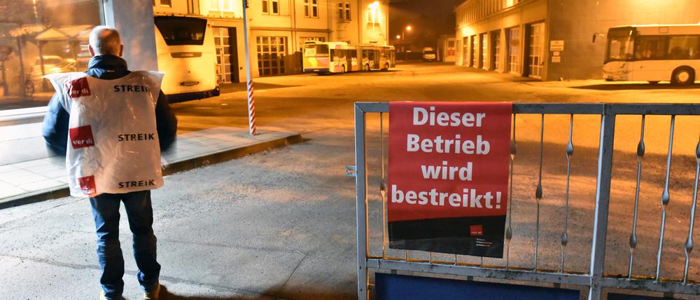 Am Mittwoch streikten die Mitarbeiter vom Potsdamer Verkehrsbetrieb und Regiobus in Potsdam.