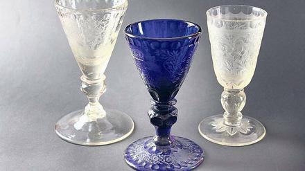Das Edelste. Neben Kristall ist es das kobaltblaue Zaffera, das Potsdamer Glas zu einer Besonderheit macht.