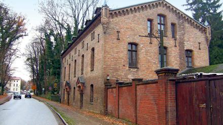 Bald eine Arztpraxis? Bislang waren in der 1862 wieder aufgebauten Bäkemühle ausschließlich Restaurantbetriebe angesiedelt, zwischenzeitlich hatte sogar Starkoch Ronny Pietzner hier ein Lokal betrieben. Momentan steht das Gebäude leer.