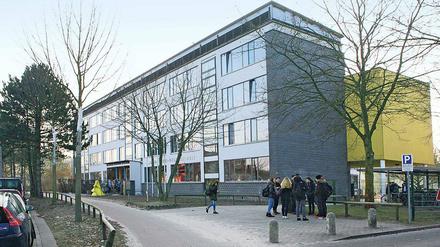 Wird entlastet. Schon seit Jahren hat die Maxim-Gorki-Gesamtschule in Kleinmachnow nicht für alle Schüler Platz. Der Schulneubau soll die Situation entspannen.