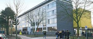 Wird entlastet. Schon seit Jahren hat die Maxim-Gorki-Gesamtschule in Kleinmachnow nicht für alle Schüler Platz. Der Schulneubau soll die Situation entspannen.