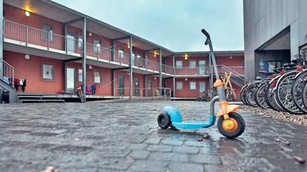 Außen nass, innen feucht. Drei der Appartements in der Unterkunft in der Teltower Vorstadt sind wegen des Schimmels vorübergehend nicht bewohnbar. Ob Baumängel oder falsches Lüften der Grund sind, soll möglicherweise ein Gutachten klären.