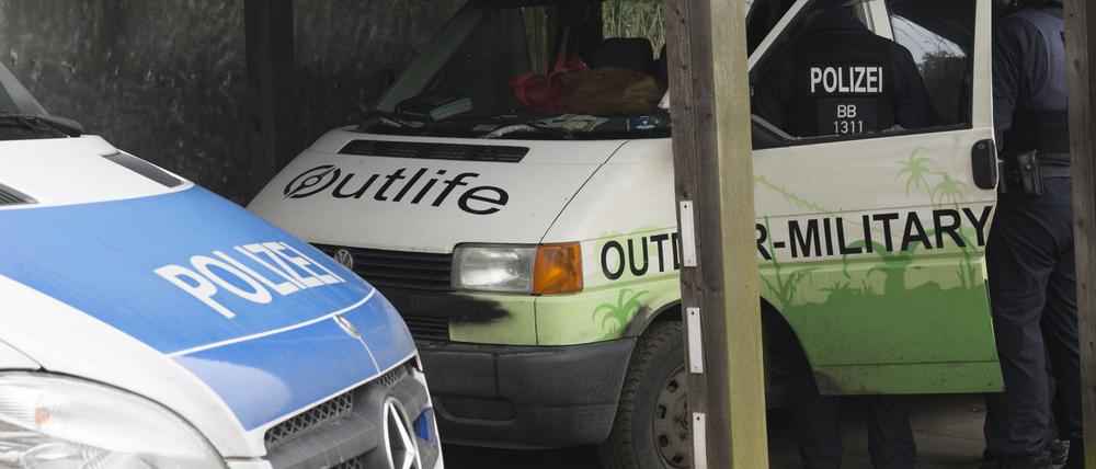 Polizisten durchsuchten in dieser Woche ein Military-Geschäft und verschiedene anderen Räumlichkeiten in Cottbus.