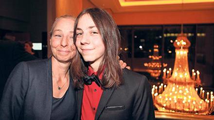 Im Berlinale-Rummel. Tristan Göbel mit seiner Mutter Leo Göbel.