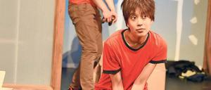 Mit Brüchen. Larissa Aimée Breidbach spielt die Antonia.