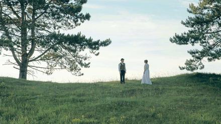 Sucht sich selbst. Antek Liebmann (Godehard Giese) flüchtet vor einem Geheimnis in die Landschaft Frankreichs und borgt sich kurzweiligen Seelenfrieden in den Armen von Nachbarin Geneviève (Adeline Moreau).