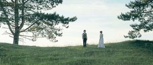 Sucht sich selbst. Antek Liebmann (Godehard Giese) flüchtet vor einem Geheimnis in die Landschaft Frankreichs und borgt sich kurzweiligen Seelenfrieden in den Armen von Nachbarin Geneviève (Adeline Moreau).