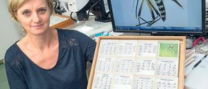 Im Blick. Aus ganz Deutschland werden der Biologin Doreen Walther Mücken zugesandt. Sie bestimmt die Exemplare und markiert deren Fundort im Mückenatlas.