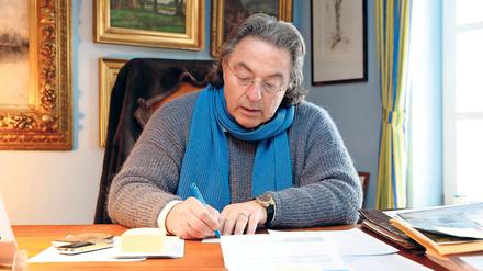 Denkt nicht an Ruhestand. Peter-Michael Diestel in seiner Kanzlei.