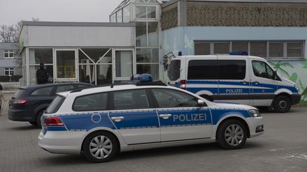 Dieses Outdoor-Military-Geschäft in Cottbus, das offenbar von Reichsbürgern betrieben wird, wurde von der Polizei durchsucht.