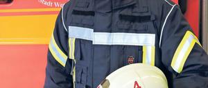 Seit vier Monaten Chef. Robert Teschke ist Werders erster hauptamtlicher Stadtwehrführer. Sein Vorgänger war noch ehrenamtlich tätig, wegen gestiegener Fallzahlen hat die Stadt die neue Stelle geschaffen. Die gesamte Feuerwehrführung wird neu aufgestellt.