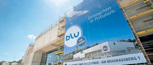 Ins Blaue hinein. Potsdams neues Bad soll „blu“ heißen. Diesen Namen hat eine Berliner Agentur entwickelt, die angekündigte Bürgerbeteiligung gab es nicht.