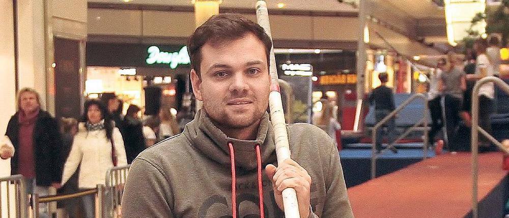 Entwicklungsarbeit mit dem Stab. Bundesstützpunkttrainer Stefan Ritter möchte Potsdams Stabhochspringerin weit nach oben führen und somit auch Deutschlands Leichtathletik in dieser Disziplin stärken.