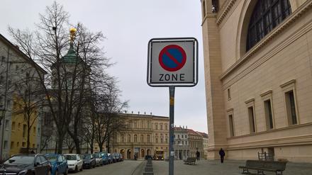 Dieses Schild weist darauf hin, dass auf dem Alten Markt Parkverbot herrscht.
