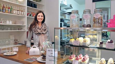Blaubeercreme auf Buttermilchkuchen, weiße Schokolade auf Macadamia-Bananenkuchen – ab dem Frühling will „Krümelfee“ Nicole Ehlers in ihrem neuen Café auch draußen Sitzplätze anbieten.