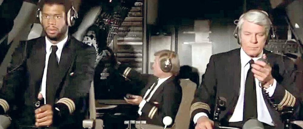 Alles roger oder over? Bei der Besetzung des BER-Aufsichtsrats ging es chaotisch zu wie in der Komödie „Die unglaubliche Reise in einem verrückten Flugzeug“. Da rief Captain Over: „Roger!“ Darauf Kopilot Roger: „Häh?“ Kopilot Viktor: „Erbitte Vektor. Over!“ Und Captain Over: „Roger, Roger. Was ist unser Vektor, Viktor?“