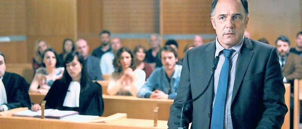 Damit hat Matteo Belmonte (Frédéric Pierrot) nicht gerechnet. Weil er auf einen Räuber schoss, muss er sich vor Gericht verantworten.