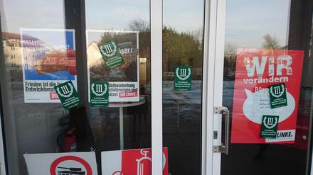 Das Bürgerbüro des Brandenburger Landtagsabgeordneten Andreas Bernig (Die Linke) wurde mit Aufklebern von "Der III. Weg" beklebt.