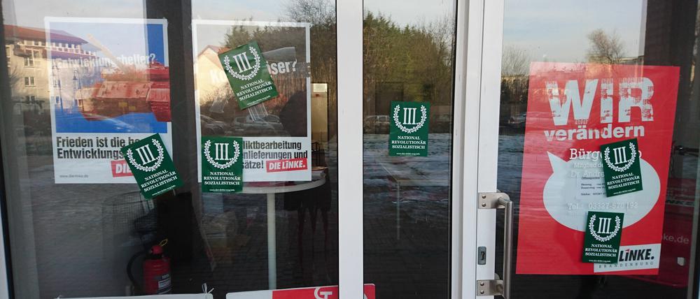 Das Bürgerbüro des Brandenburger Landtagsabgeordneten Andreas Bernig (Die Linke) wurde mit Aufklebern von "Der III. Weg" beklebt.