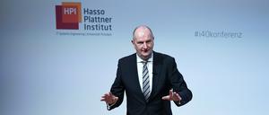 Brandenburgs Ministerpräsident Dietmar Woidke (SPD) mahnte an, Forschungsergebnisse aus den Universitäten den mittelständischen Unternehmen im Land zur Verfügung zu stellen.