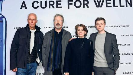 Auf dem roten Teppich. Babelsberg-Chef Woebcken, Regisseur Gore Verbinski, Medienboard-Chefin Kirsten Niehuus und Dane DeHaan (v.l.) bei der Premiere in Berlin.