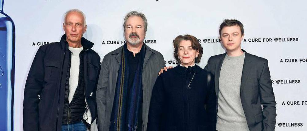 Auf dem roten Teppich. Babelsberg-Chef Woebcken, Regisseur Gore Verbinski, Medienboard-Chefin Kirsten Niehuus und Dane DeHaan (v.l.) bei der Premiere in Berlin.