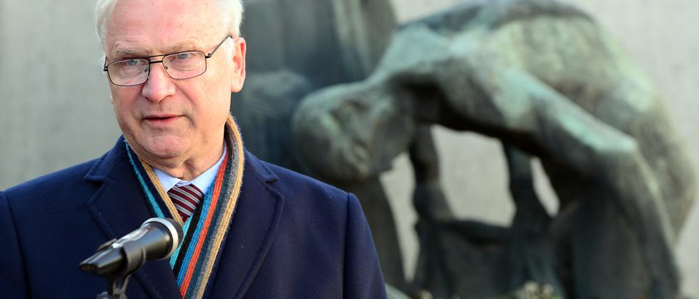 Man dürfe nicht zulassen, dass NS-Verbrechen verharmlost und die Opfer verhöhnt würden, sagte Dieter Dombrowski (CDU), Vizepräsident des Brandenburger Landtages, in der KZ-Gedenkstätte Sachsenhausen.