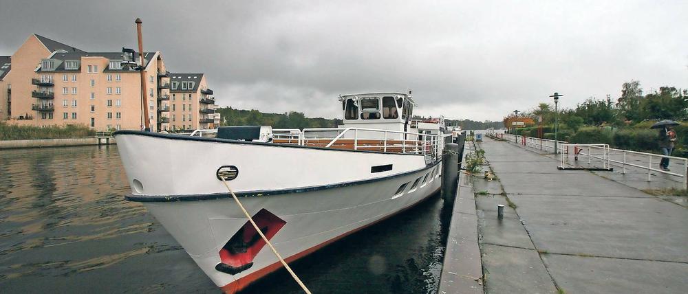 Kein Strom am Strom. Für Schiffe der Weissen Flotte gibt es zwar eine Stromversorgung. Weil die für Kreuzfahrtschiffe aber nicht reicht, gibt es nun Ärger mit Anwohnern.