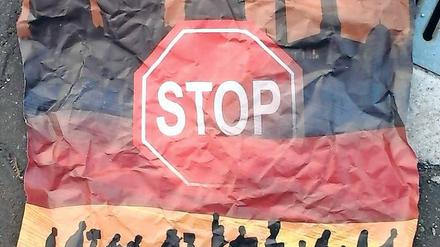 Hetze im Stadtgebiet. Gut 30 dieser Plakate hingen in Werder und Umgebung.