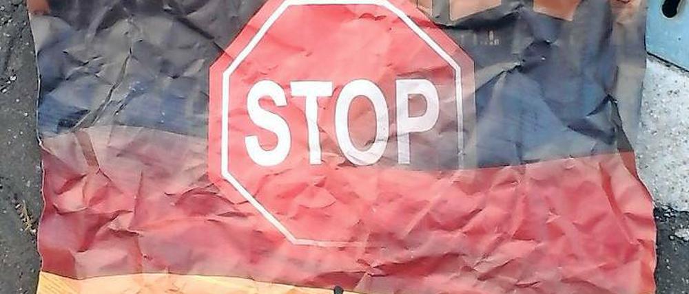 Hetze im Stadtgebiet. Gut 30 dieser Plakate hingen in Werder und Umgebung.