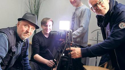 Mit Kaffee geht alles. Axel Prahl (l.) erzählt von seinen Tatort-Drehs.