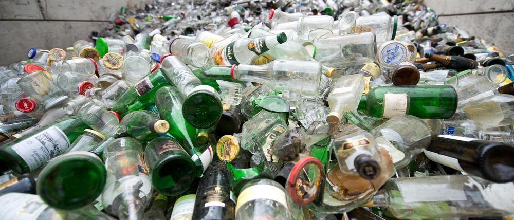 Mehrere unterirdische Glascontainer in Potsdam sind durchgerostet und nicht mehr nutzbar. Doch wohin mit dem Glas?