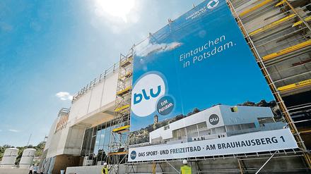 Ob alle Arbeiten an den Außenanlagen des neuen "blu"-Bads im Mai fertig sein werden, ist noch unklar.