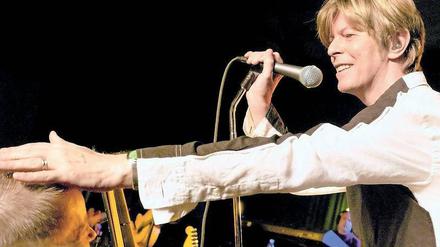 Ganz nah dran. Ein echter Bowie-Fan war außer sich vor Glück, wenn ihn der britische Musiker und Meister salbte.