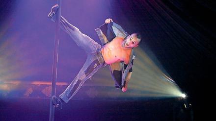 Balanceakt. Sebastian Stamm an seinem Chinesischen Mast.