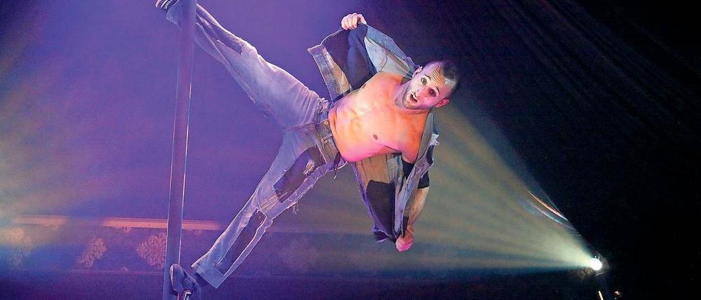 Balanceakt. Sebastian Stamm an seinem Chinesischen Mast.
