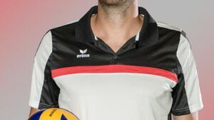 Ein Erstligist zum Einstieg. Die erste Trainerstelle, die Manuel Rieke angetreten hat, ist gleich beim Köpenicker SC - also einem traditionsreichen Frauenteam aus der höchsten deutschen Spielklasse.
