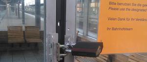 Die Wartehäuschen am Potsdamer Hauptbahnhof waren vorübergehend verschlossen.
