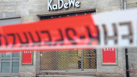 Gesperrt. Nach der Tat waren die Schmuckshops zur Spurensicherung dicht.