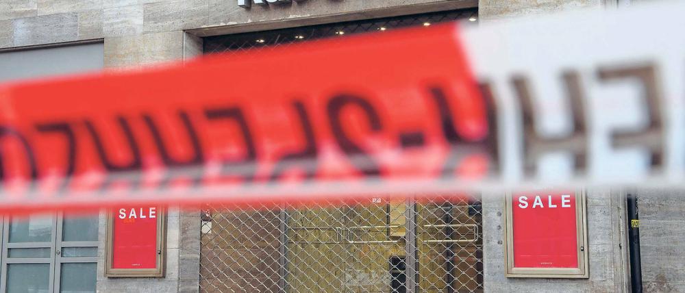 Gesperrt. Nach der Tat waren die Schmuckshops zur Spurensicherung dicht.